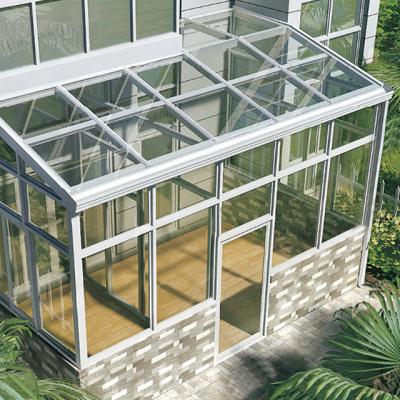 中国 Beautiful Garden Conservatory Roof Tempered Glass Cheap Price Double Hipped Design Prefab Winter House Garden 販売のため