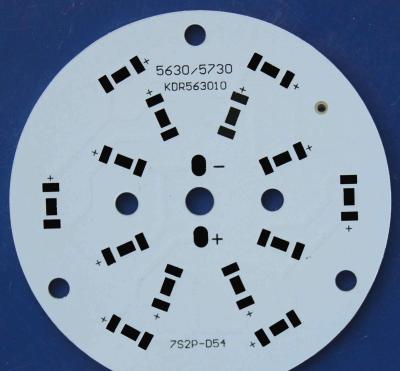 中国 白いアルミニウム基盤PCB板高い反射戦士の表情の高い熱伝導性 販売のため