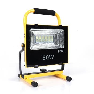 China Ouutdoor IP65 Outdoor 100W Rechargeable Solar High Bright CE ROHS Flood Light Portable Led Flood Light for sale