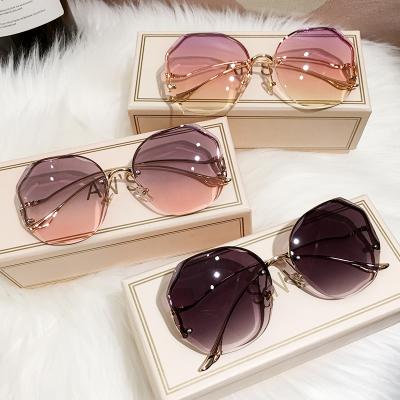 China Gradient 2021 New Arrival Fashion Sunglasses Metal Rimless Balancing Personality Bent Legs Eeyewear Women Sunglasses 2021 Sun Glasses for sale