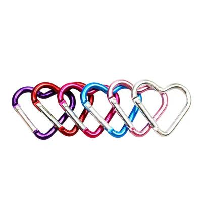 China Easy No MOQ Wholesale Custom Carabiner Heart Shaped Key Chain, Mini Water Bottle Clip Carabiner Heart Shape for sale