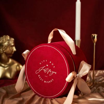 China Classic Luxury Red Wedding Favor Recyclable Fancy Velvet Covered Chinese Style Round Box With Ribbon Handle for sale