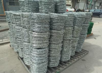 China Cable de púas revestido de zinc de plata, alambre de afeitar galvanizado de alta resistencia en venta