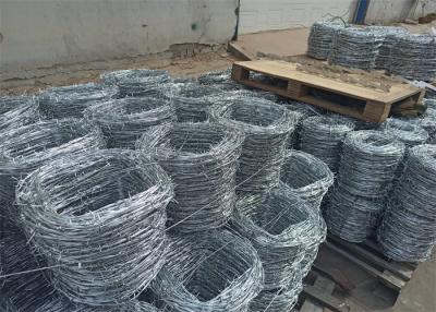 China El cable de púas galvanizado eléctrico doble hebra de color plateado muestra libre en venta