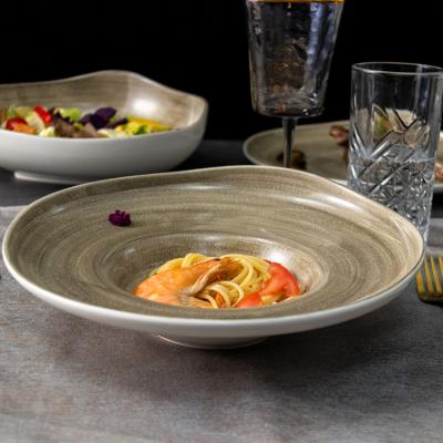 China Viable Free Standing Irregular Edge Style Plate Dish China Restaurant Ceramic Dinnerware Set for sale